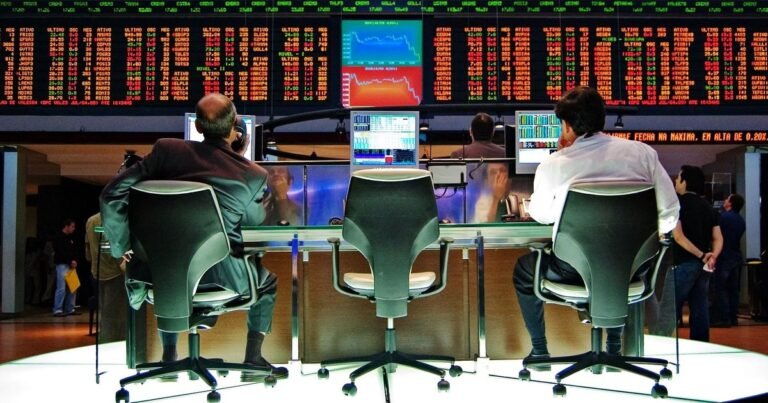 Traders watching falling prices on a stock exchange floor