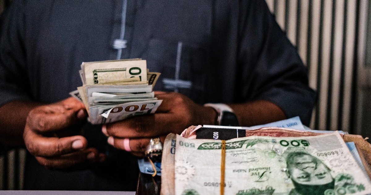 Counting naira notes